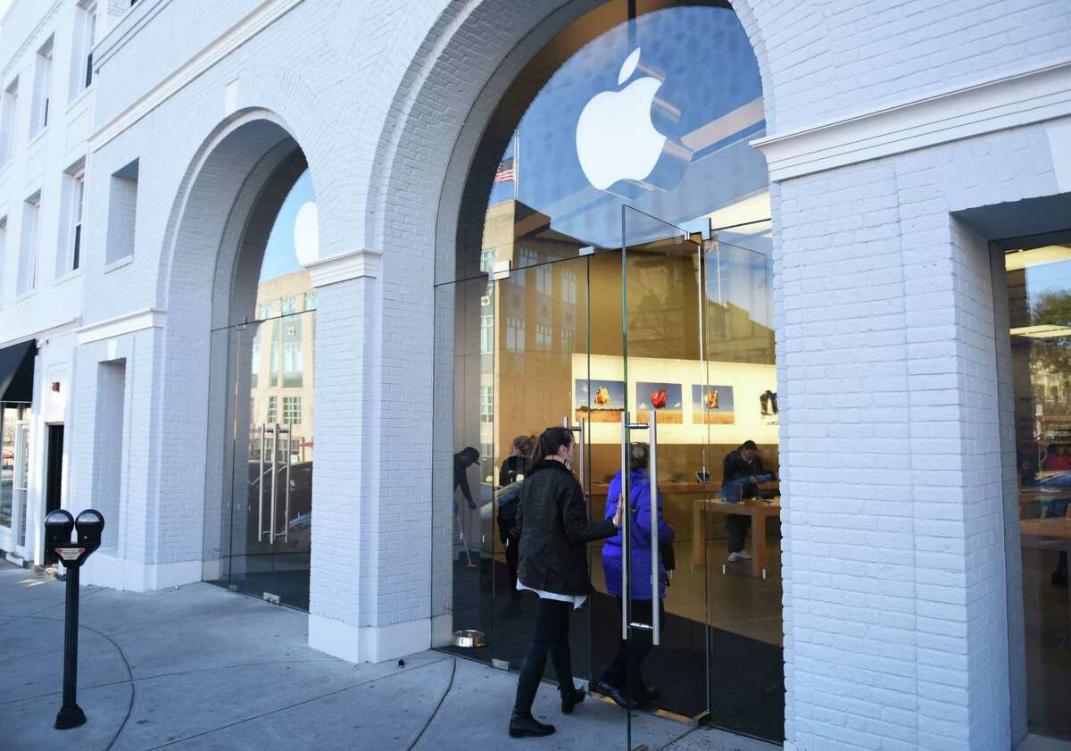 Thieves Hit Greenwich Avenue Apple Store