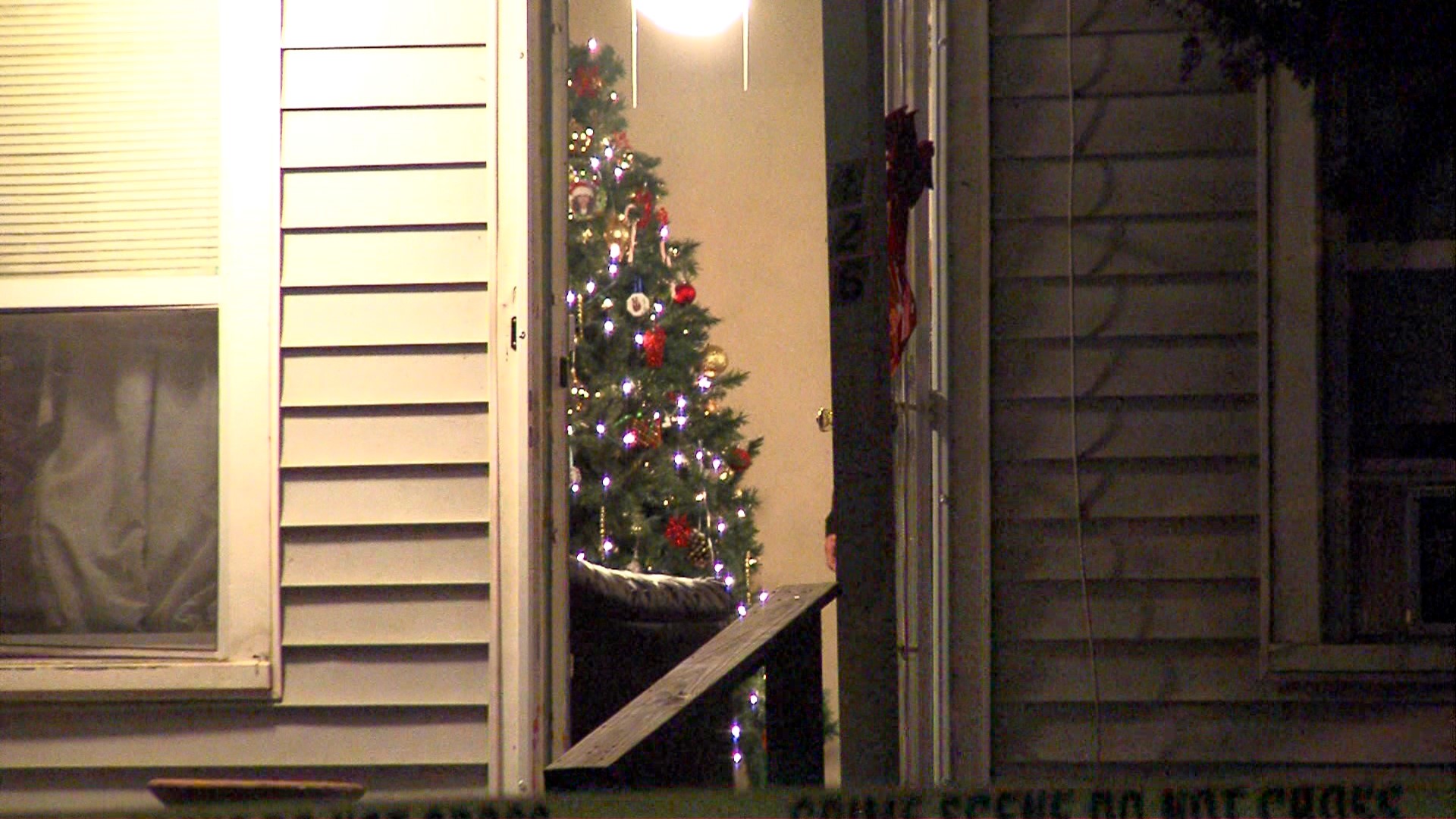 Man shot through front door by suspect asking to use phone in middle of ...