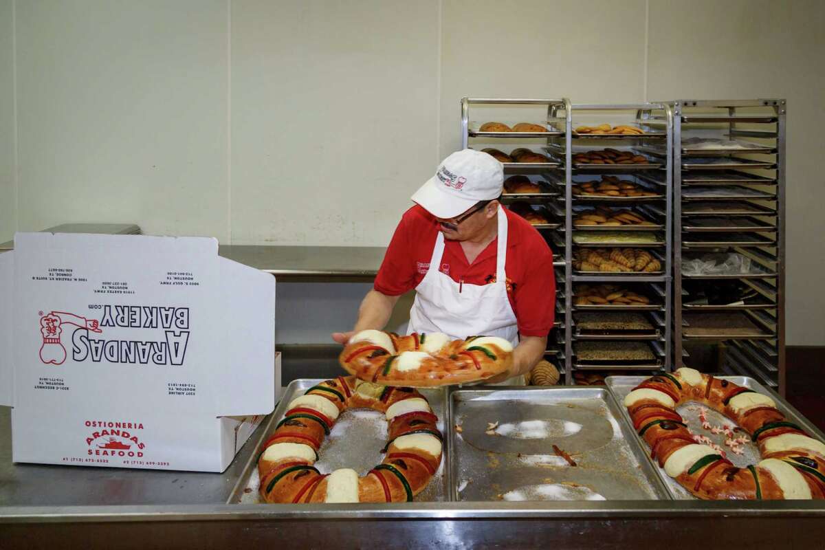 Rosca de Reyes (kings cake) at Arandas Bakeries