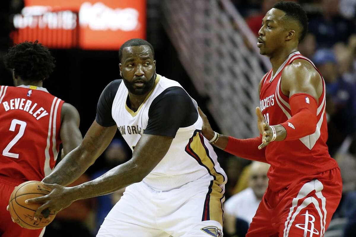 New Orleans Pelicans center Kendrick Perkins (5) drives against Houston Rockets center Dwight Howard (12) during the first half of an NBA basketball game Saturday, Dec. 26, 2015, in New Orleans. (AP Photo/Jonathan Bachman)