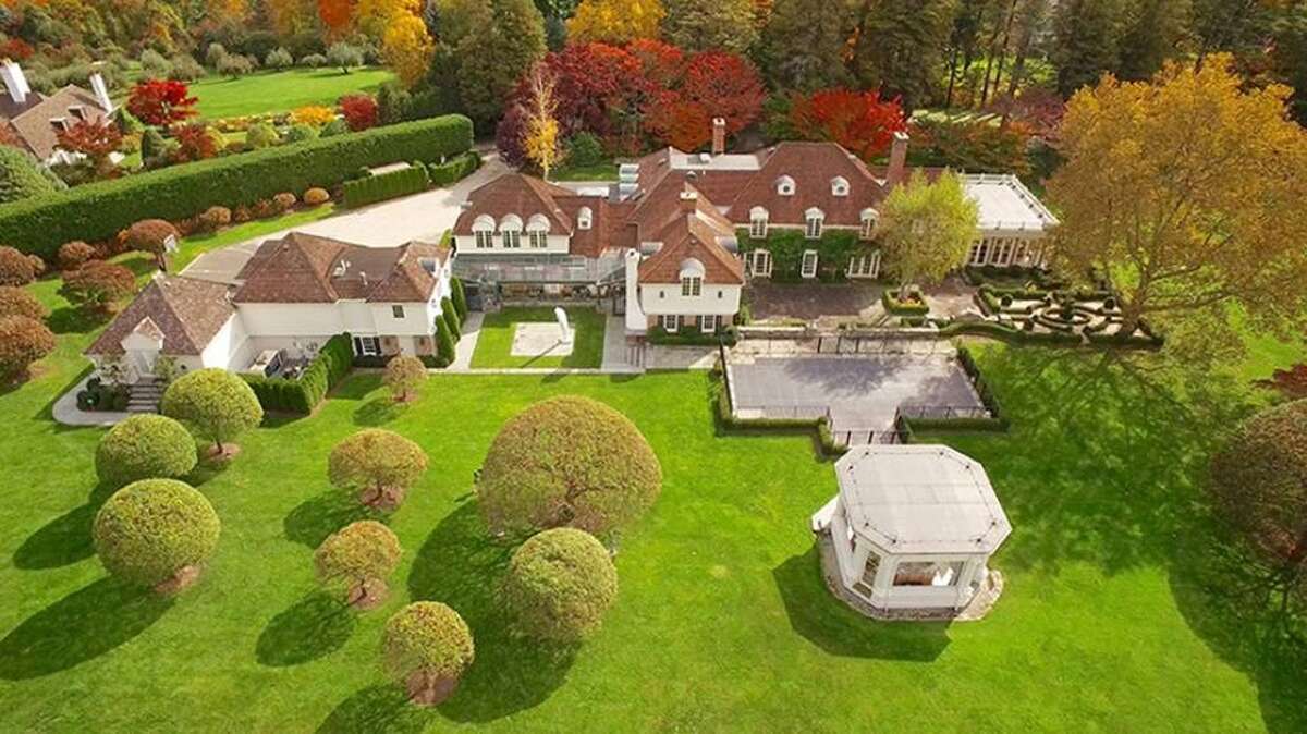 On the market Mansion in Fairfield