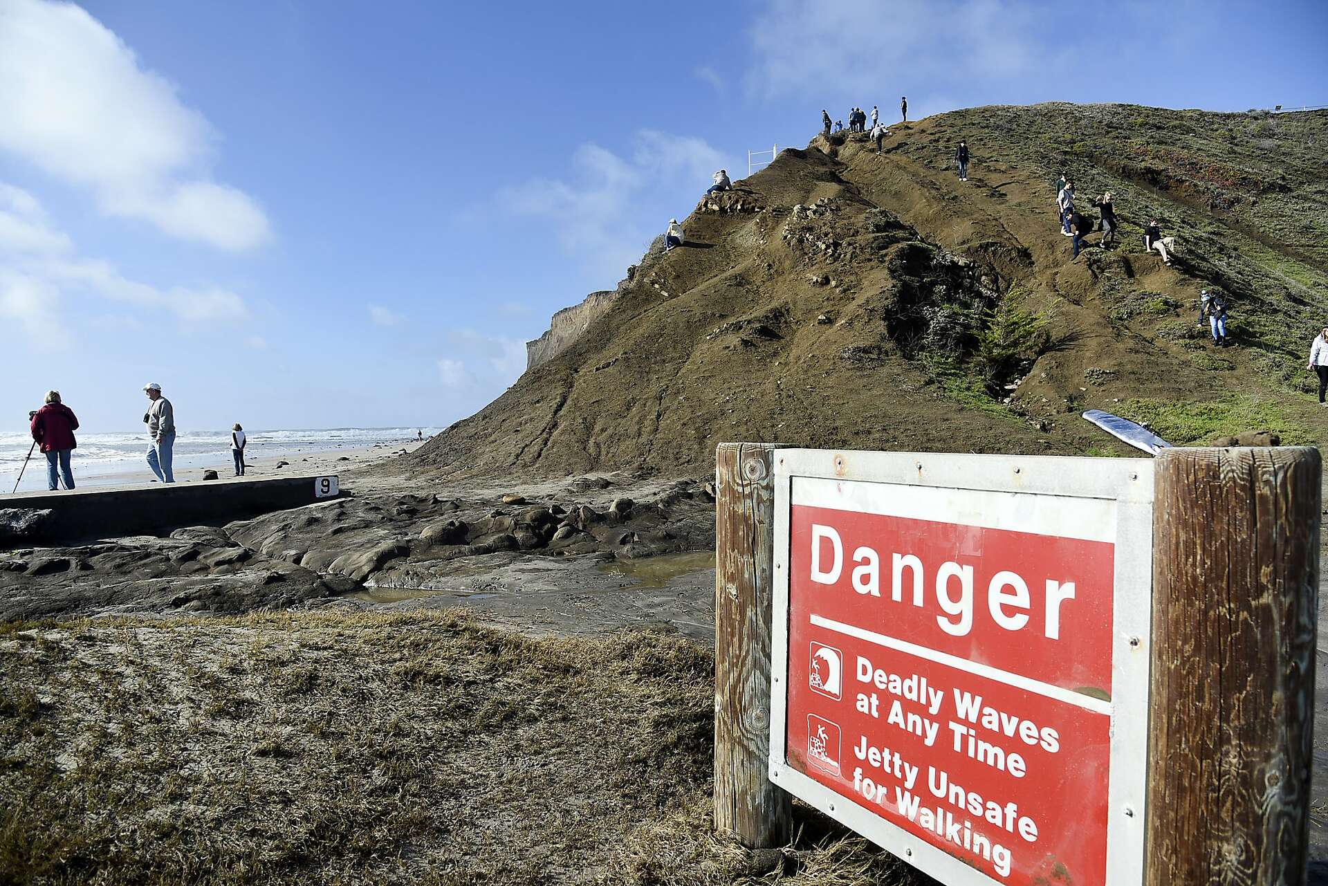Bay Area high-surf warning issued as waves topped 25 feet