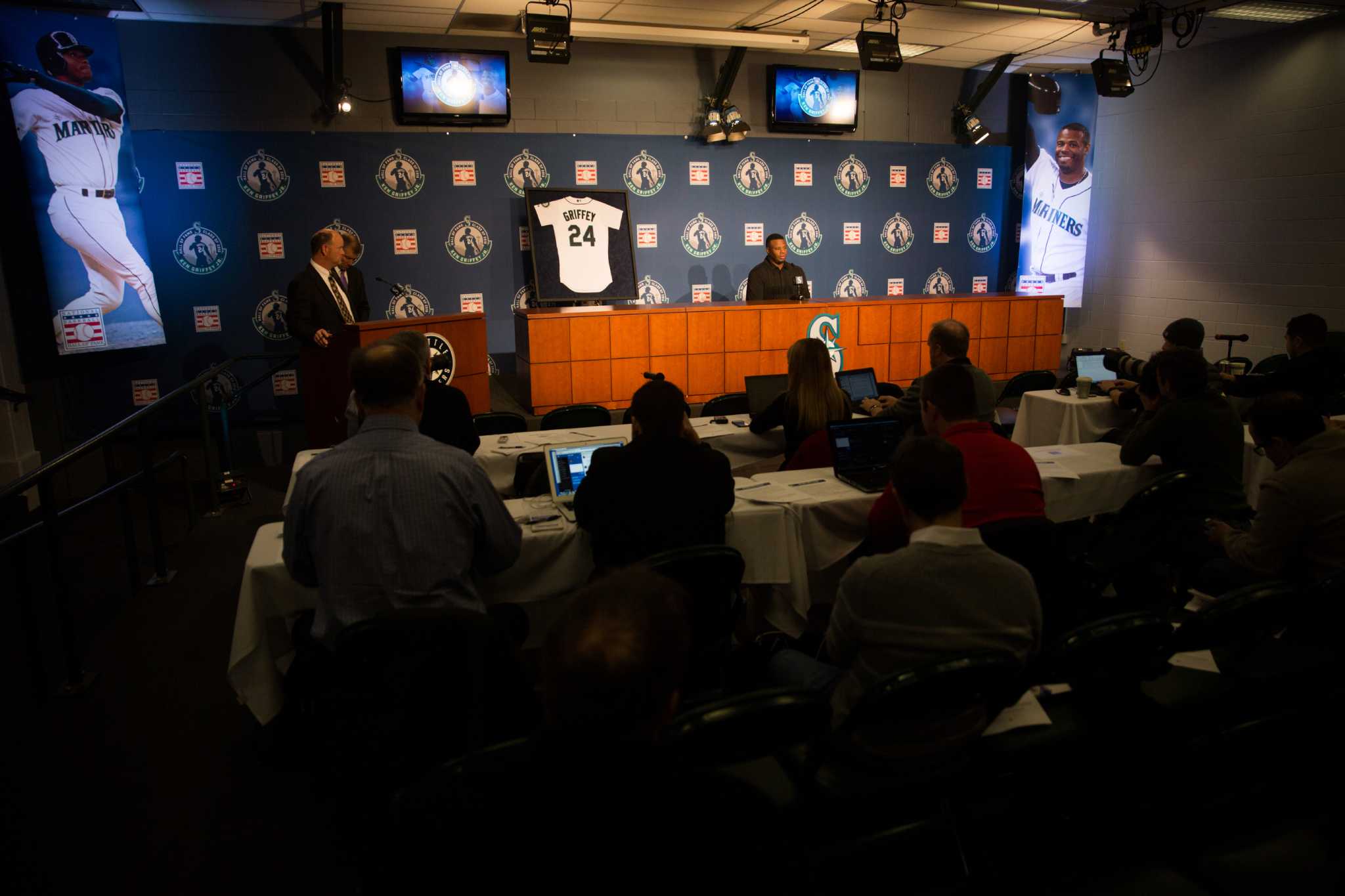 MLB Jersey Numbers on X: The #Mariners announce they will retire number 24  for OF Ken Griffey, Jr. throughout the organization on August 6.   / X