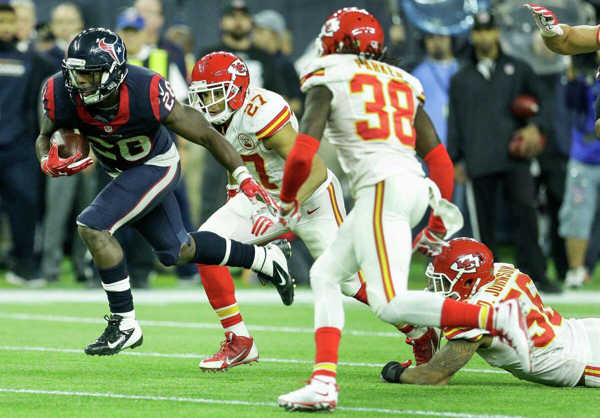 Texans running back Alfred Blue (28) breaks past Chiefs strong safety Ron Parker (38) and defensive back Tyvon Branch (27) for a long gain.