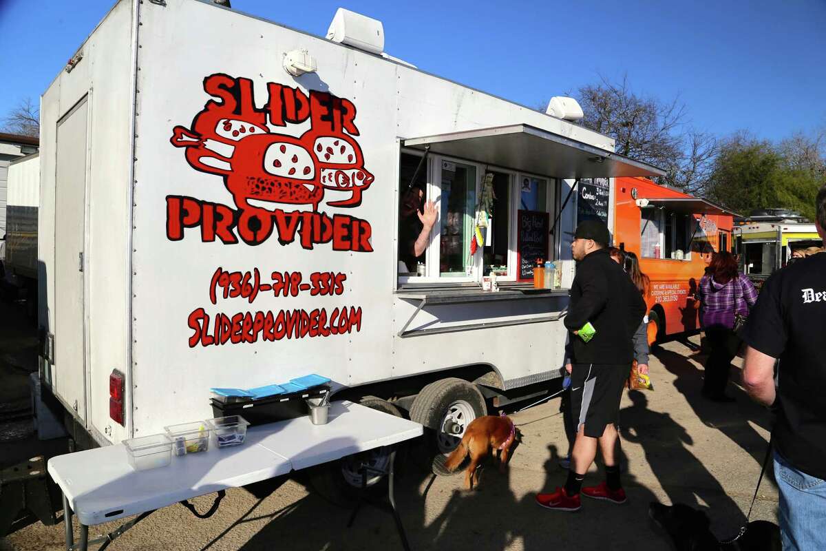 Cold weather did not stop San Antonians from enjoying one last food truck throw down at San Antonio’s first food truck park, Boardwalk on Bulverde, as it closed its doors permanently on Saturday, Jan. 9.