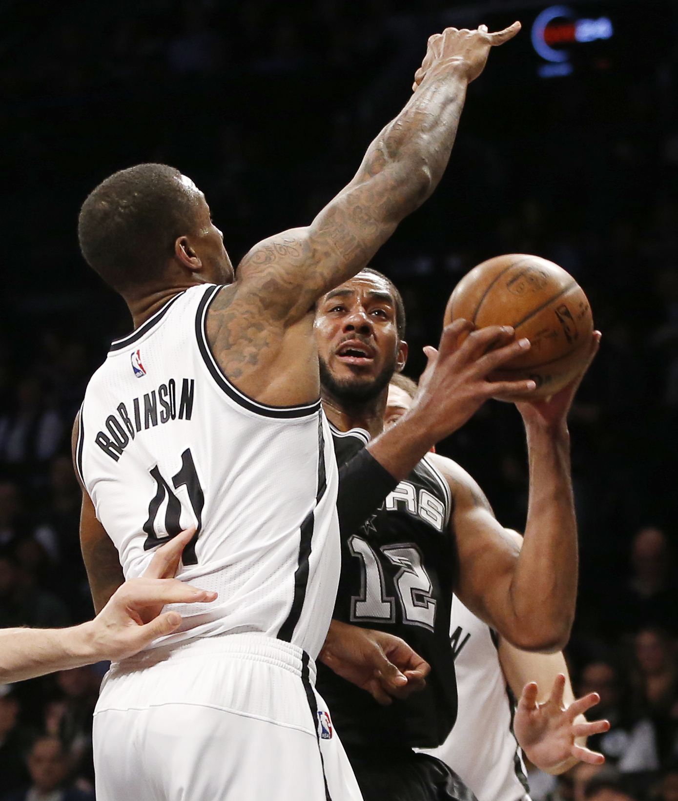 Aldridge, Spurs make rough debut for Nets coach