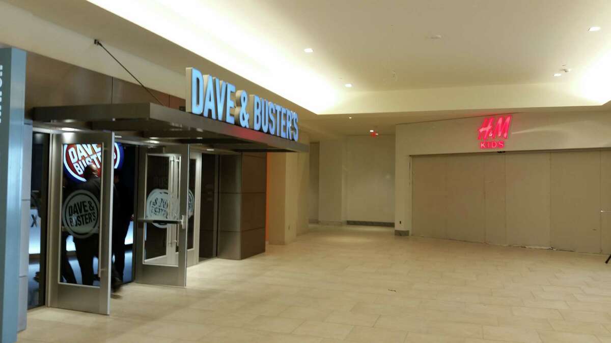 Dave & Buster's, Johnny Rockets set to open in San Antonio's Shops at