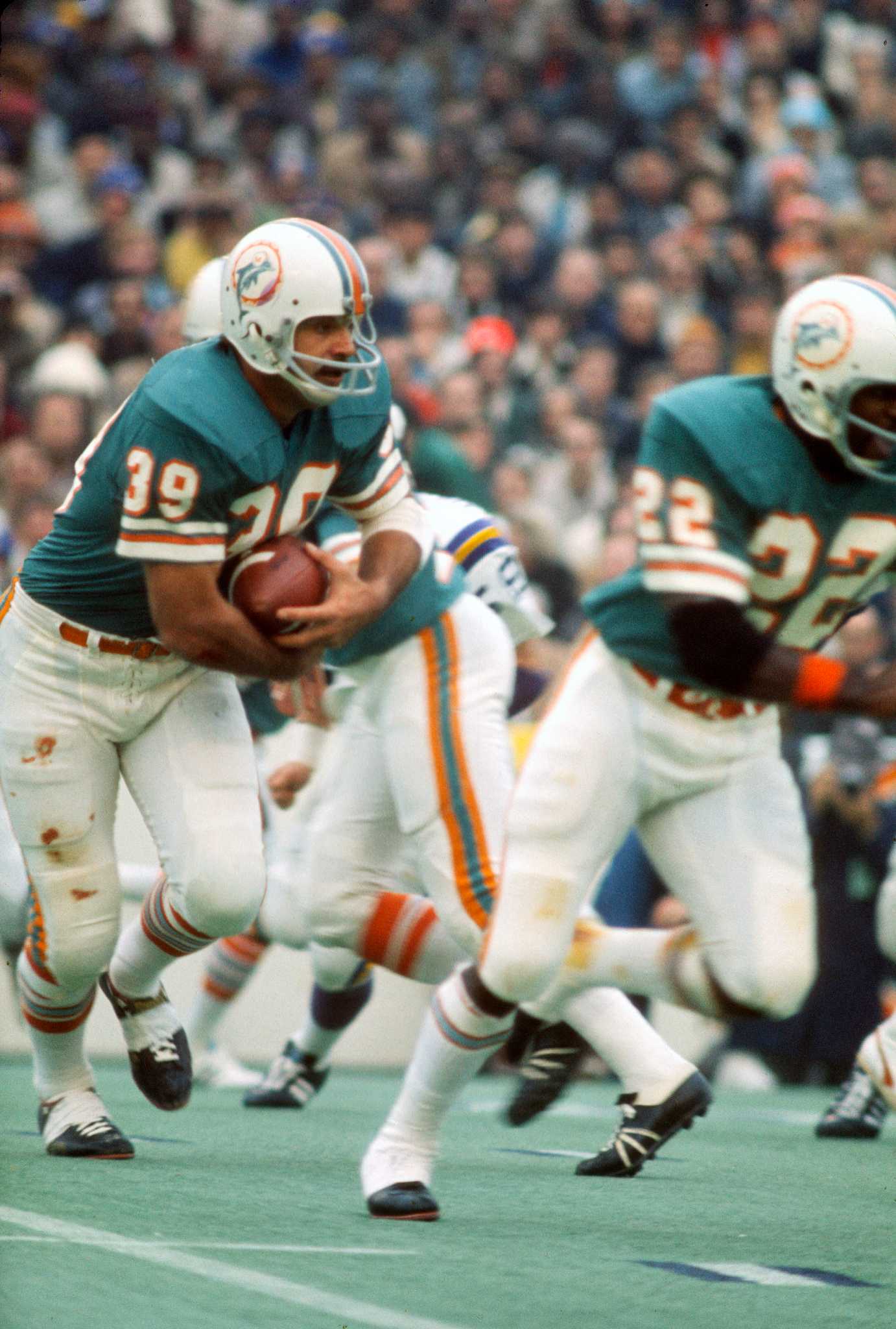 Running back Larry Csonka of the Miami Dolphins carries the ball News  Photo - Getty Images