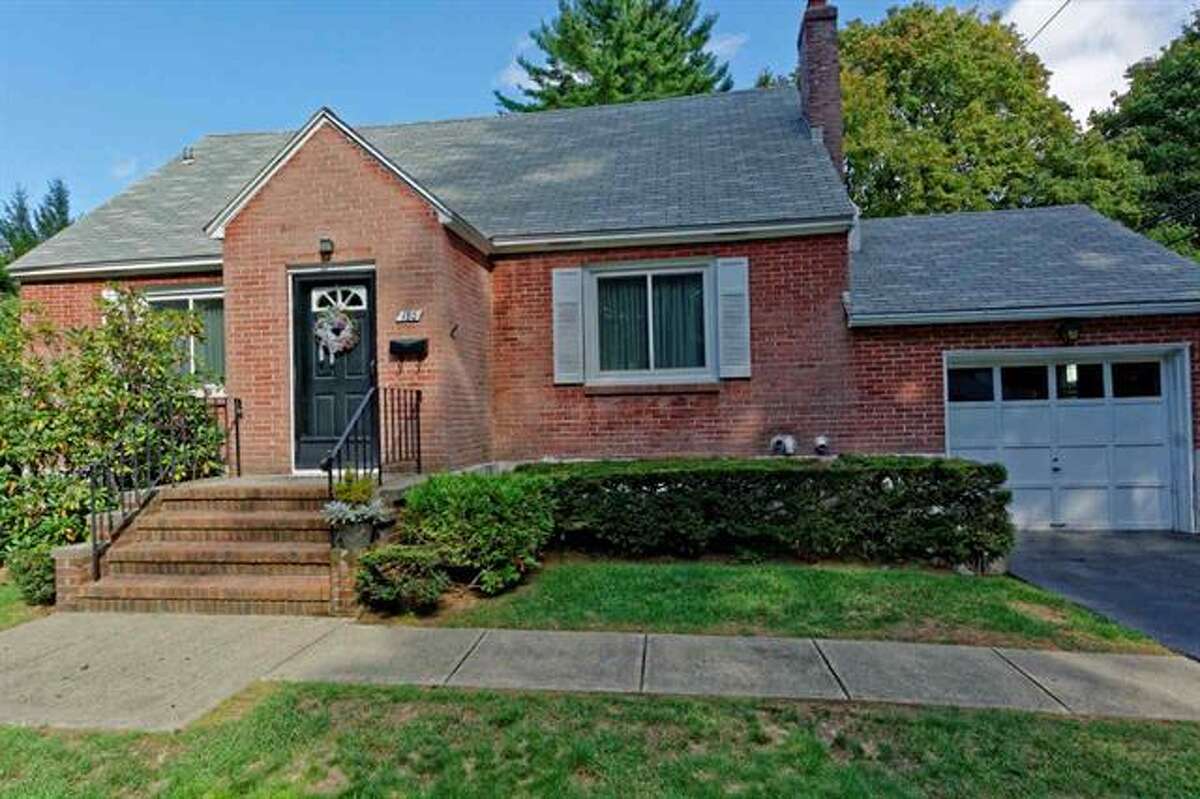 Featured Home Cape Cod in Bethlehem