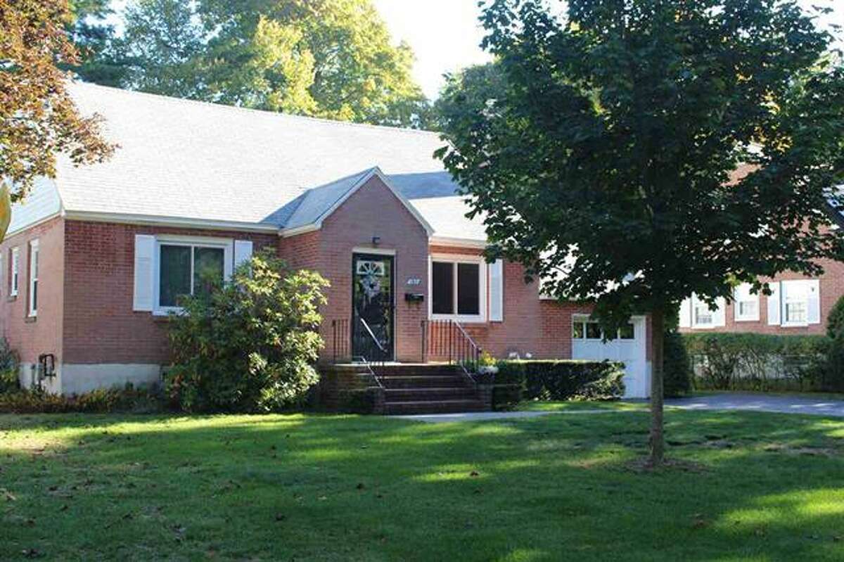 Featured Home Cape Cod in Bethlehem