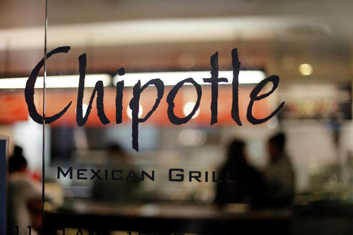 Chipotle devises push to win back customers