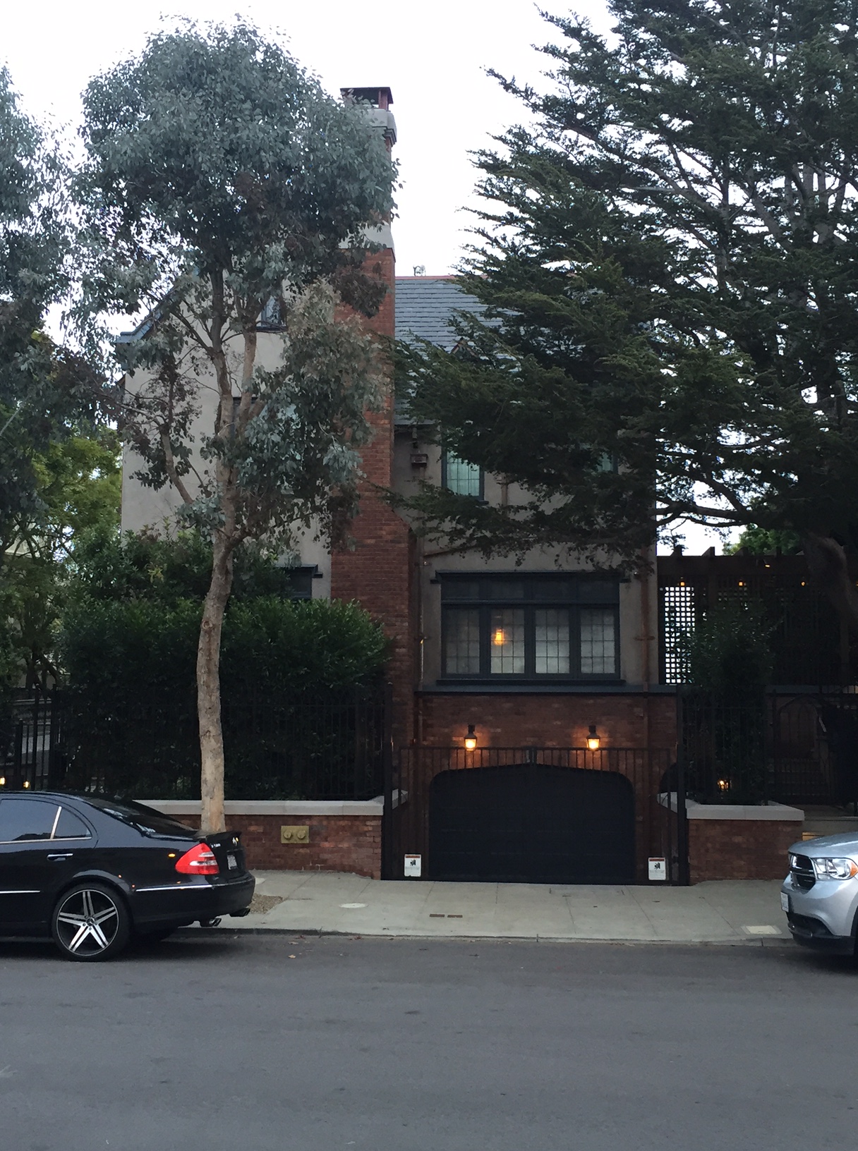 Mark Zuckerberg S Neighbors Miffed By Security Team Parking