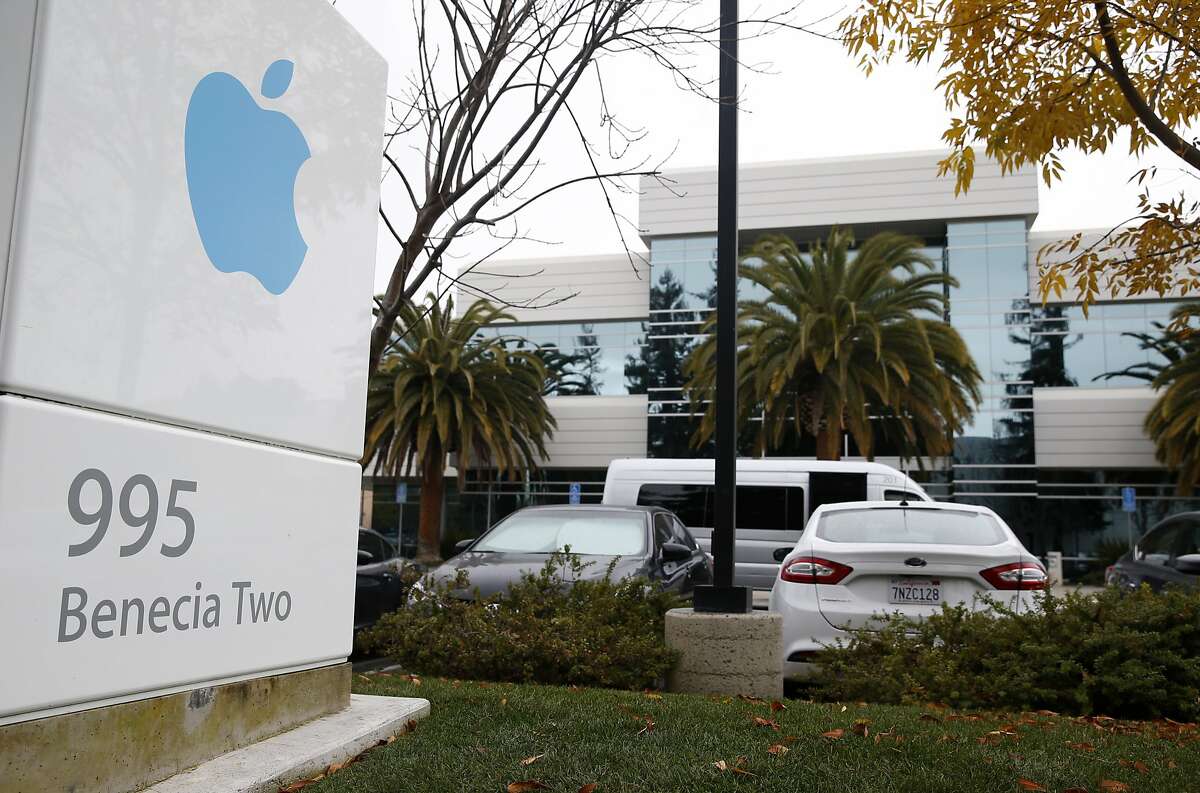 Apple business offices are seen in Sunnyvale on Thursday, Jan. 14, 2016.