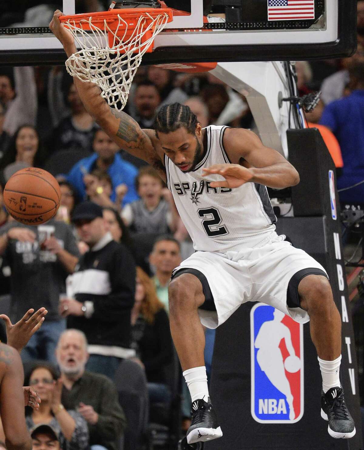 San Antonio Spurs forward Kawhi Leonard dunks during the first half of an NBA basketball game against the Cleveland Cavaliers, Thursday, Jan. 14, 2016, in San Antonio. (AP Photo/Darren Abate)