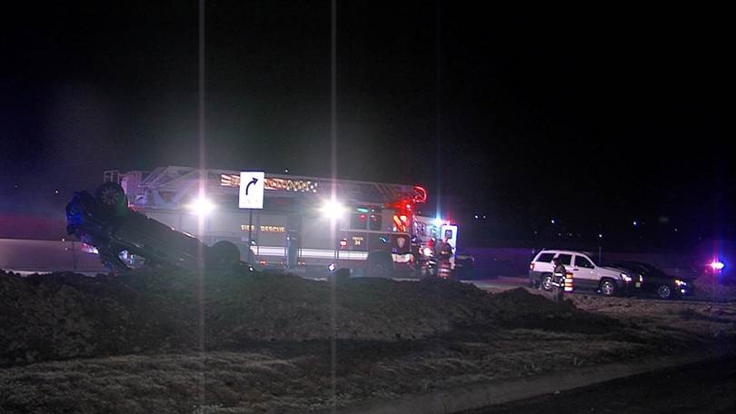 Passengers of car flee after rollover crash involving 2 vehicles on NW Side