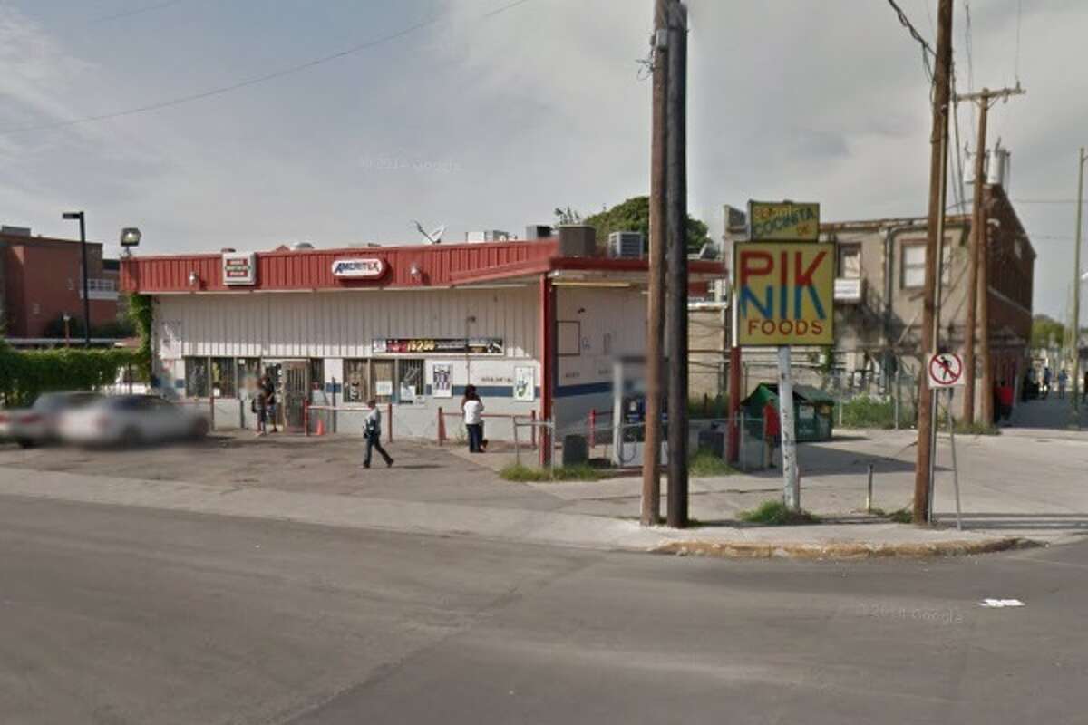 Pik Nik Foods: 907 W. Commerce St., San Antonio, Texas 78207Date: 01/11/2016 Demerits: 14Highlights: Dead roached found in on food contact surfaces throughout establishment (inside storage space, underneath soda fountain and under three-compartment sink), observed grocery bags used to store frozen meat, food must be labeled properly (carne guisada, beans, lengua, etc. missing use-by date)