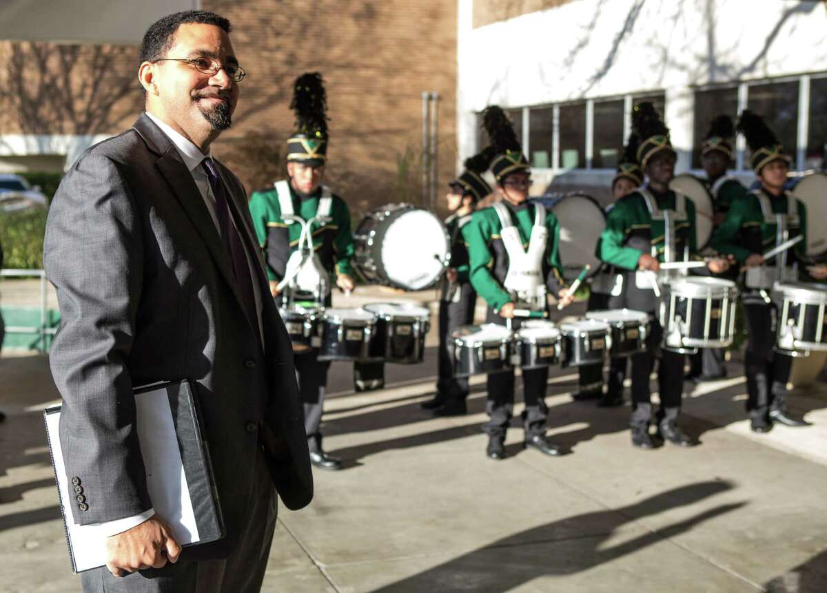 Top goverment agencies tour Sharpstown HS