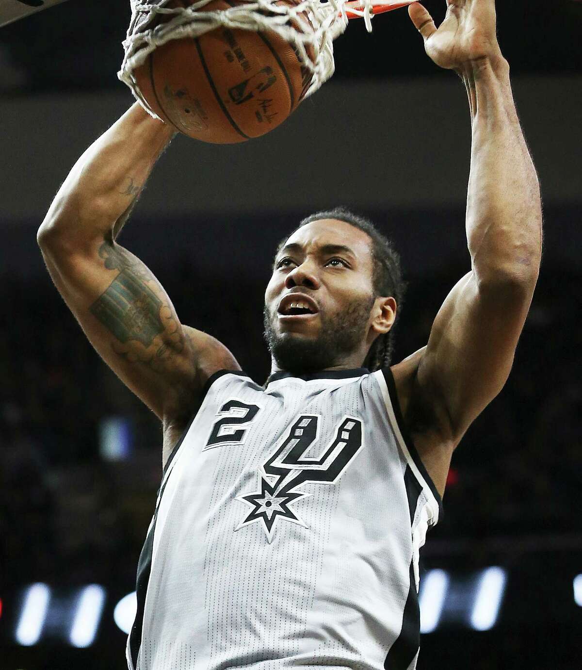 Kawhi Leonard gets a jam as the Spurs host the Rockets at the AT&T Center on January 2, 2016.