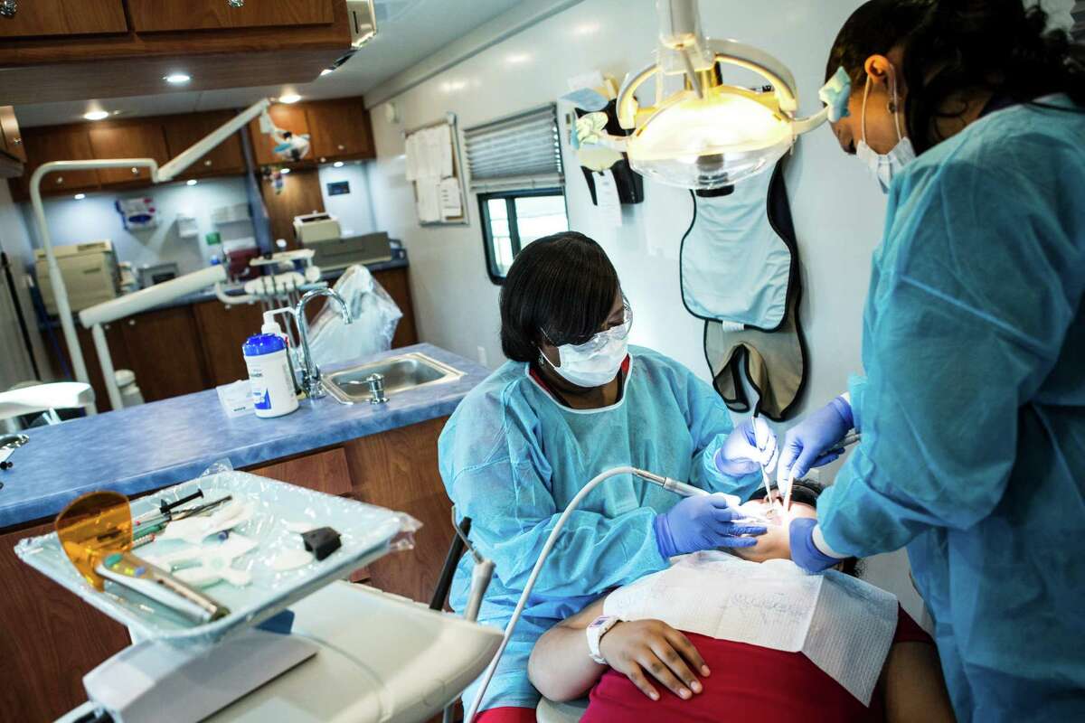 Female dental assistants 2006-2010: 96.3%1970: 97.9%Source: U.S. Census