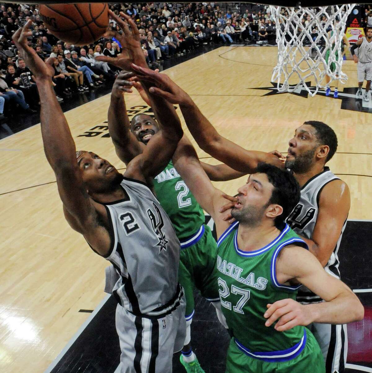 San Antonio Spurs' Kawhi Leonard (from left), Dallas Mavericks' Raymond Felton, Zaza Pachulia, and Tim Duncan grab for a rebound during first half action Sunday Jan. 17, 2016 at the AT&T Center. The Spurs won 112-83.
