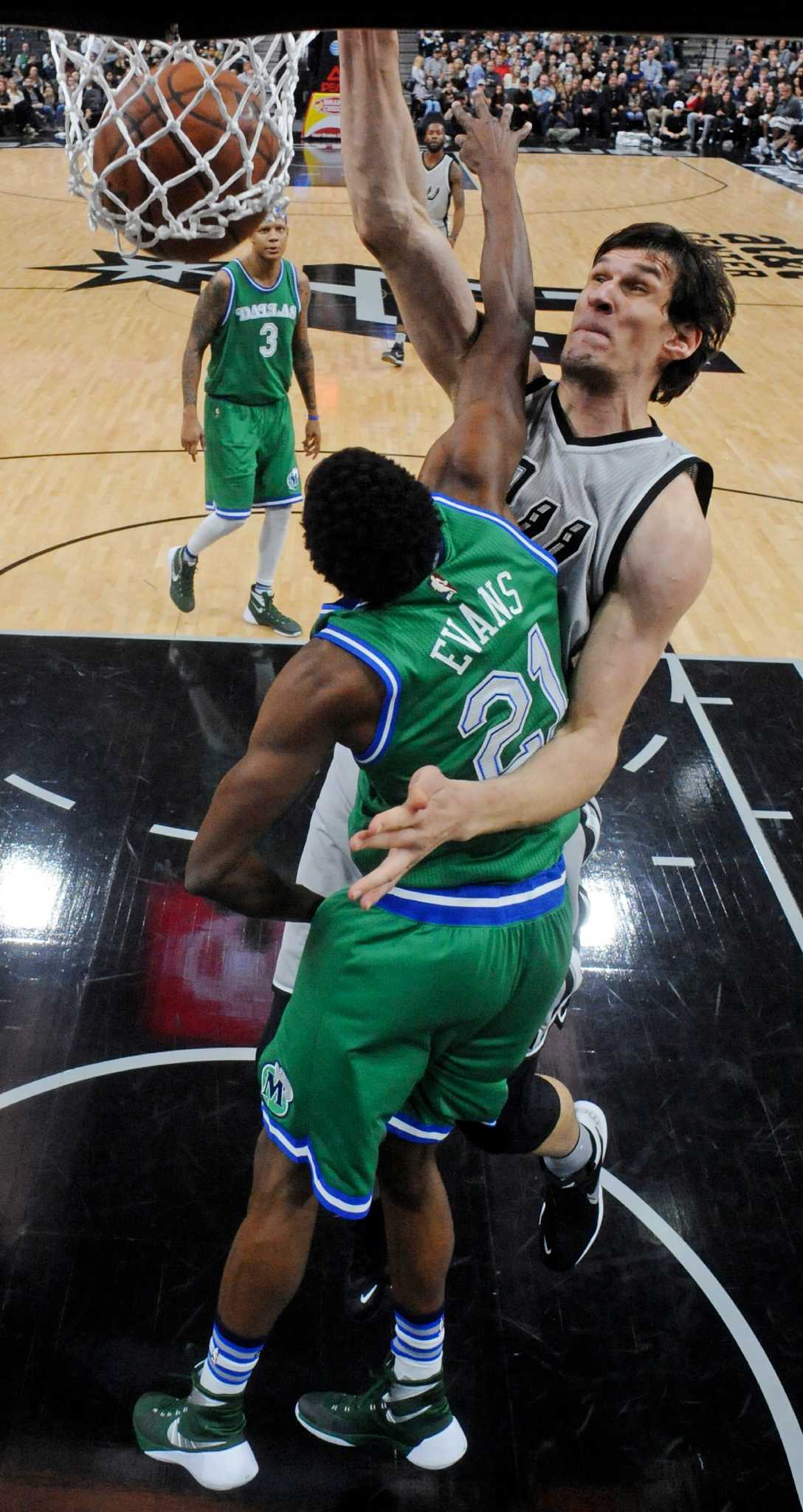 boban standing dunk