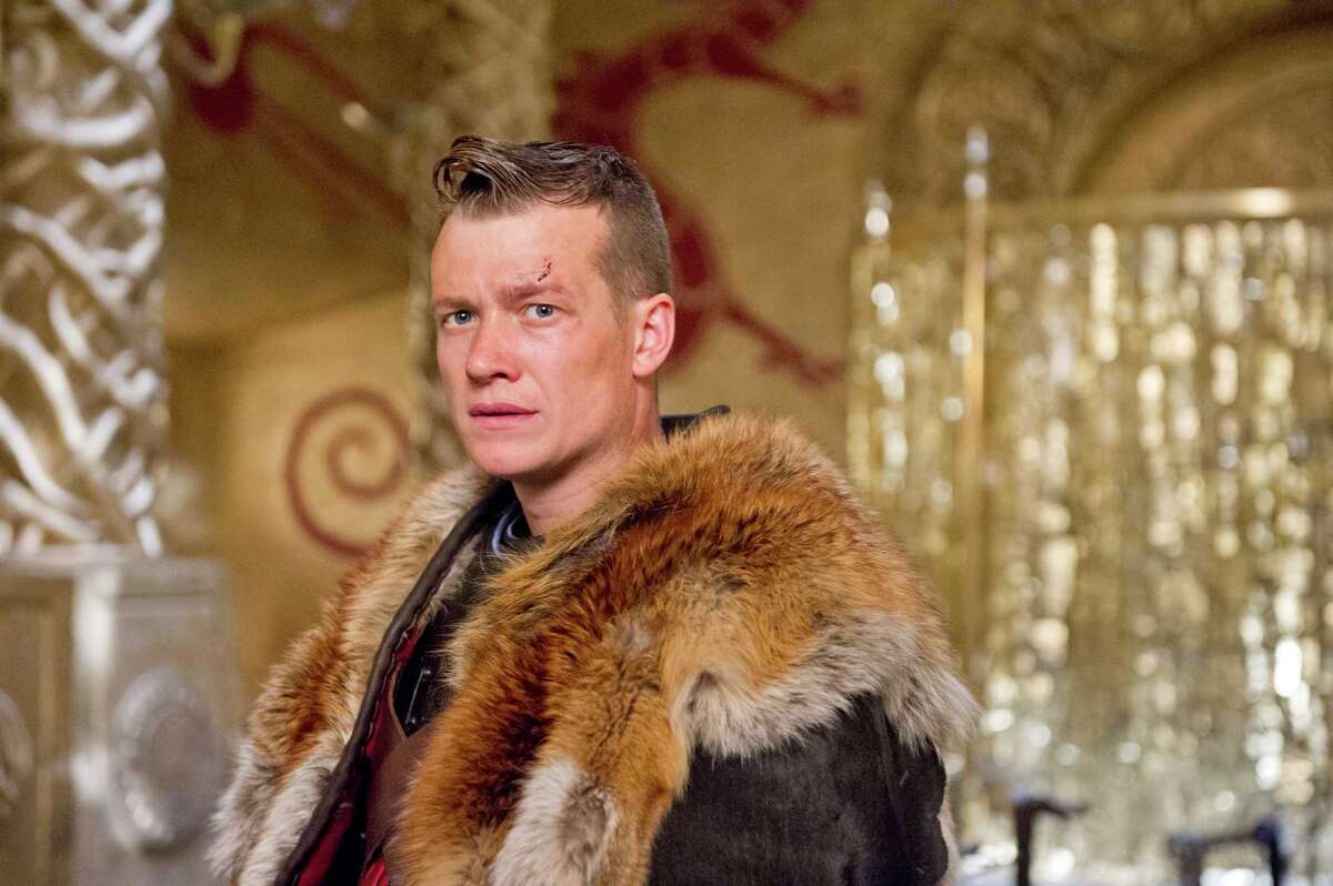 Films Et Séries Tv Avec Edward Speleers 'Beowulf'wields mighty sword for Esquire channel