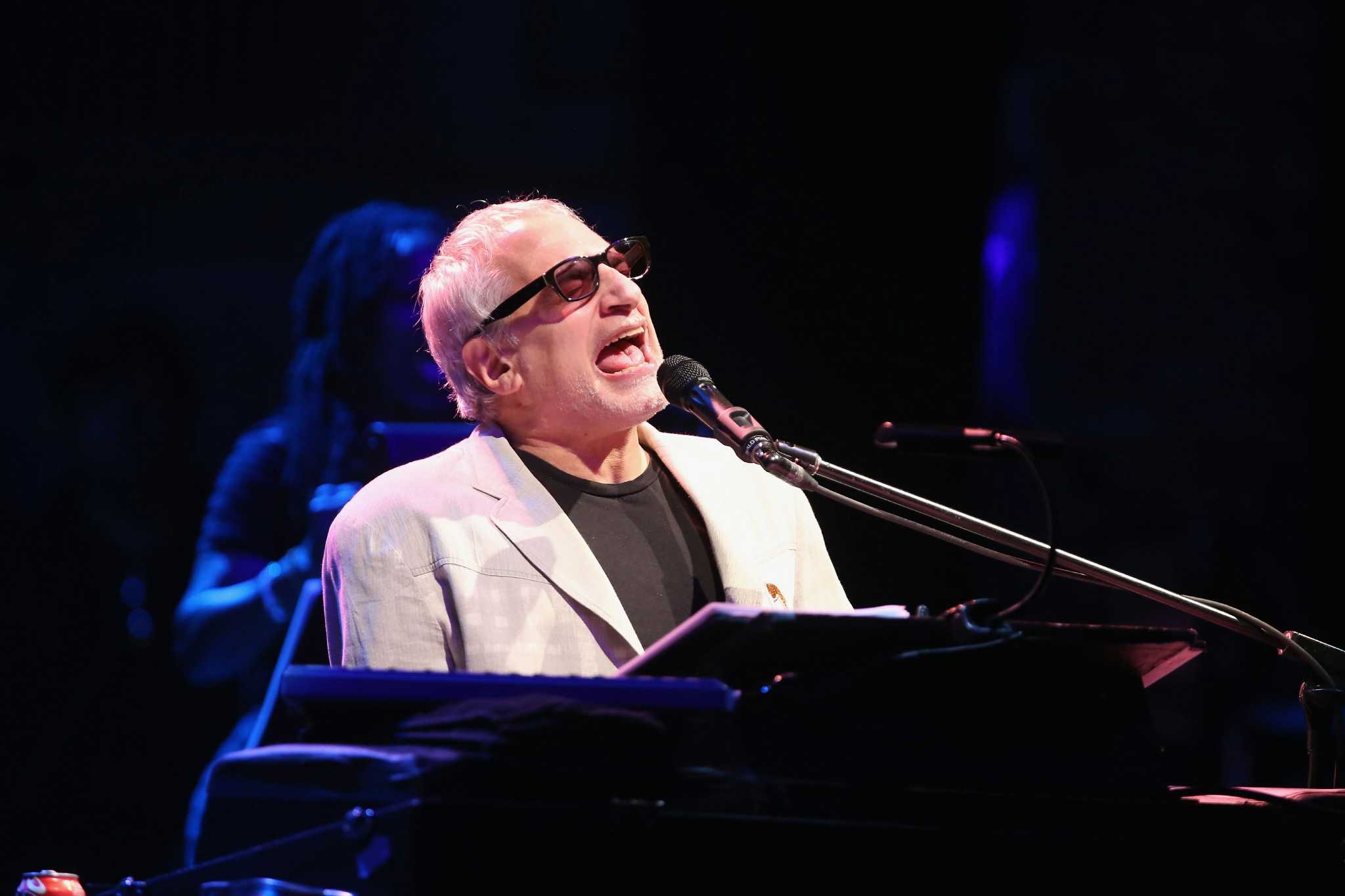 Steely Dan singer coming to Majestic Theatre