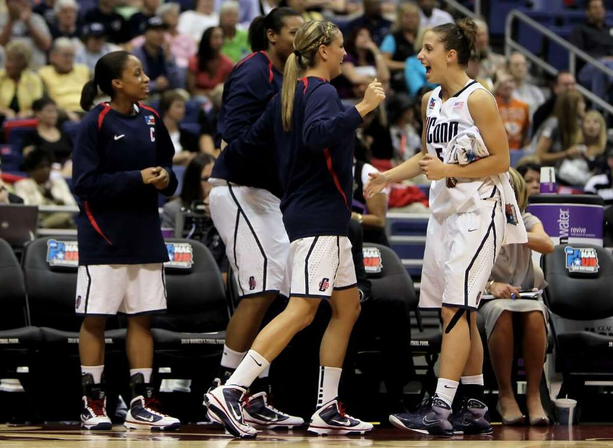 UConn women advance to title game