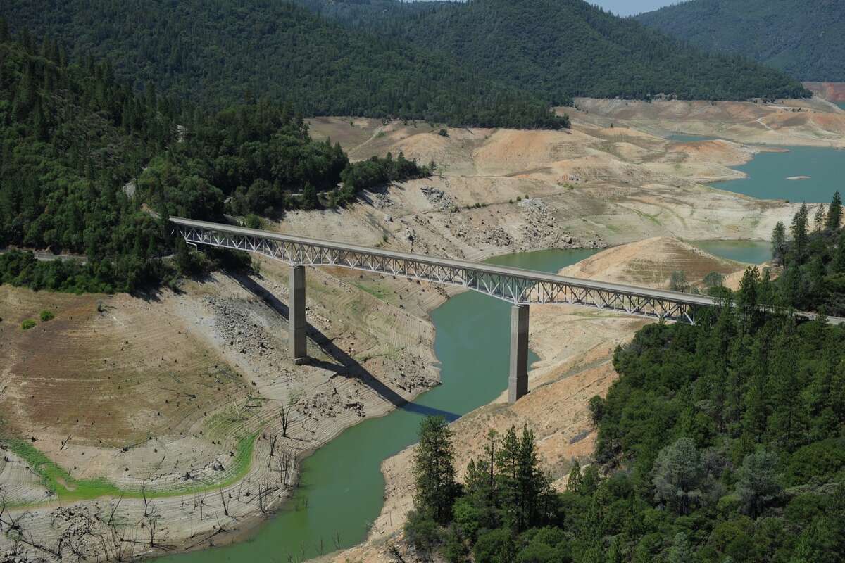 Before-and-after photos of California reservoirs show impact of drought ...