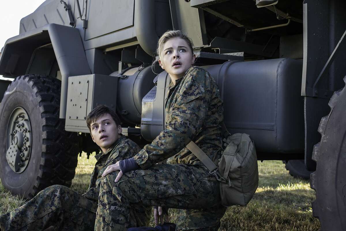 Nick Robinson, left, and Chloe Grace Moretz in Columbia Pictures' "The 5th Wave." (Chuck Zlotnick/Sony Pictures/TNS)