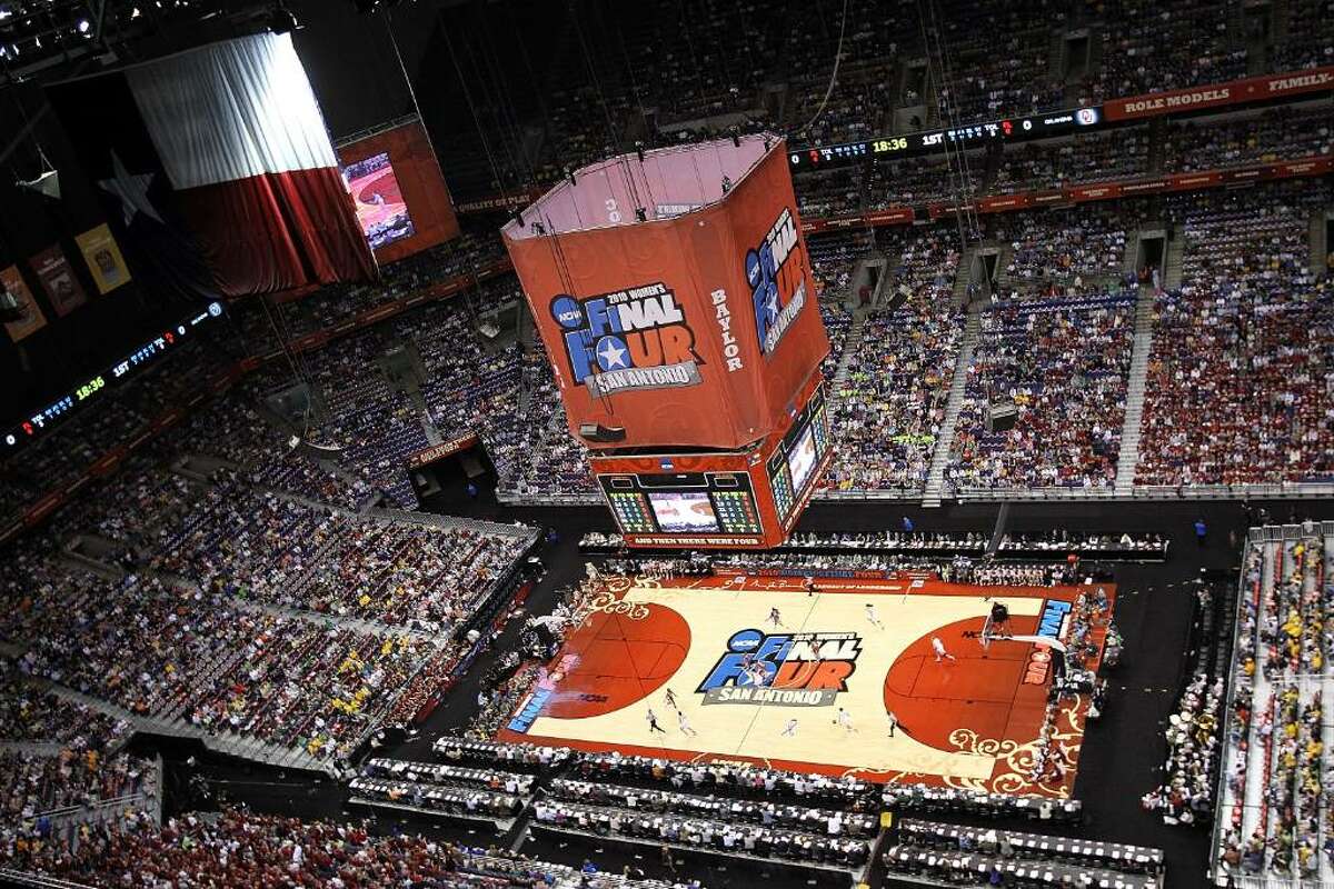 SAN ANTONIO - APRIL 04: A general view of the Oklahoma Sooners and the Stanford Cardinal during the Women's Final Four Semifinals at the Alamodome on April 4, 2010 in San Antonio, Texas. (Photo by Ronald Martinez/Getty Images)