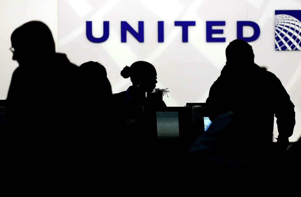 United took a bigger hit to sales than some airlines did last quarter, in part because of economic weakness in cities dependent on the energy industry. “Ten percent of their business runs out of Houston. With oil under $30 now, we’re concerned about that part of the business for United,” said Adam Hackel, an analyst at Sterne Agee CRT.