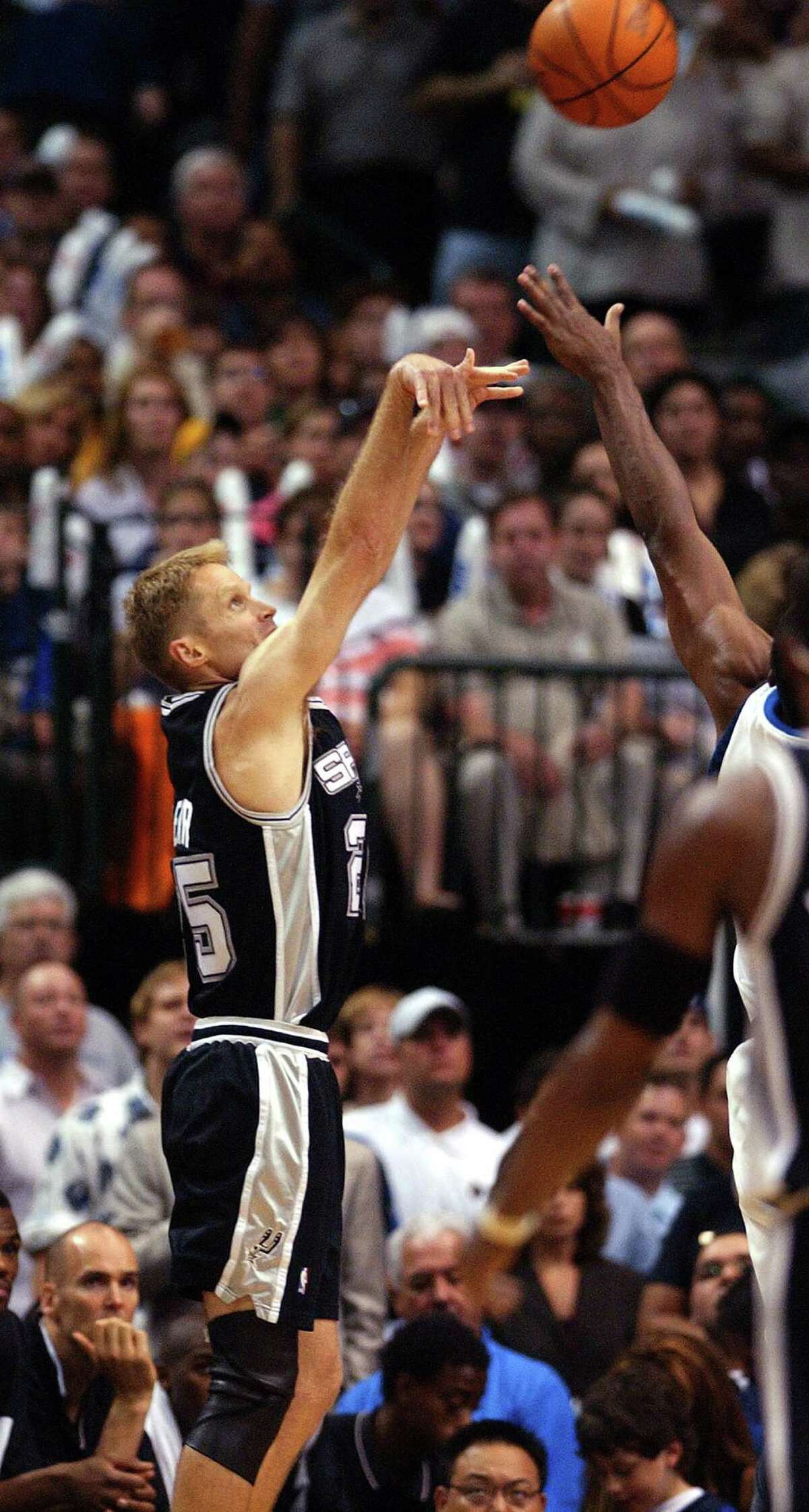 Spurs’ Steve Kerr takes a shot over a Dallas Mavericks defender during second half action of Game 6 of the Western Conference finals at the American Airlines Arena in Dallas on May 29, 2003.