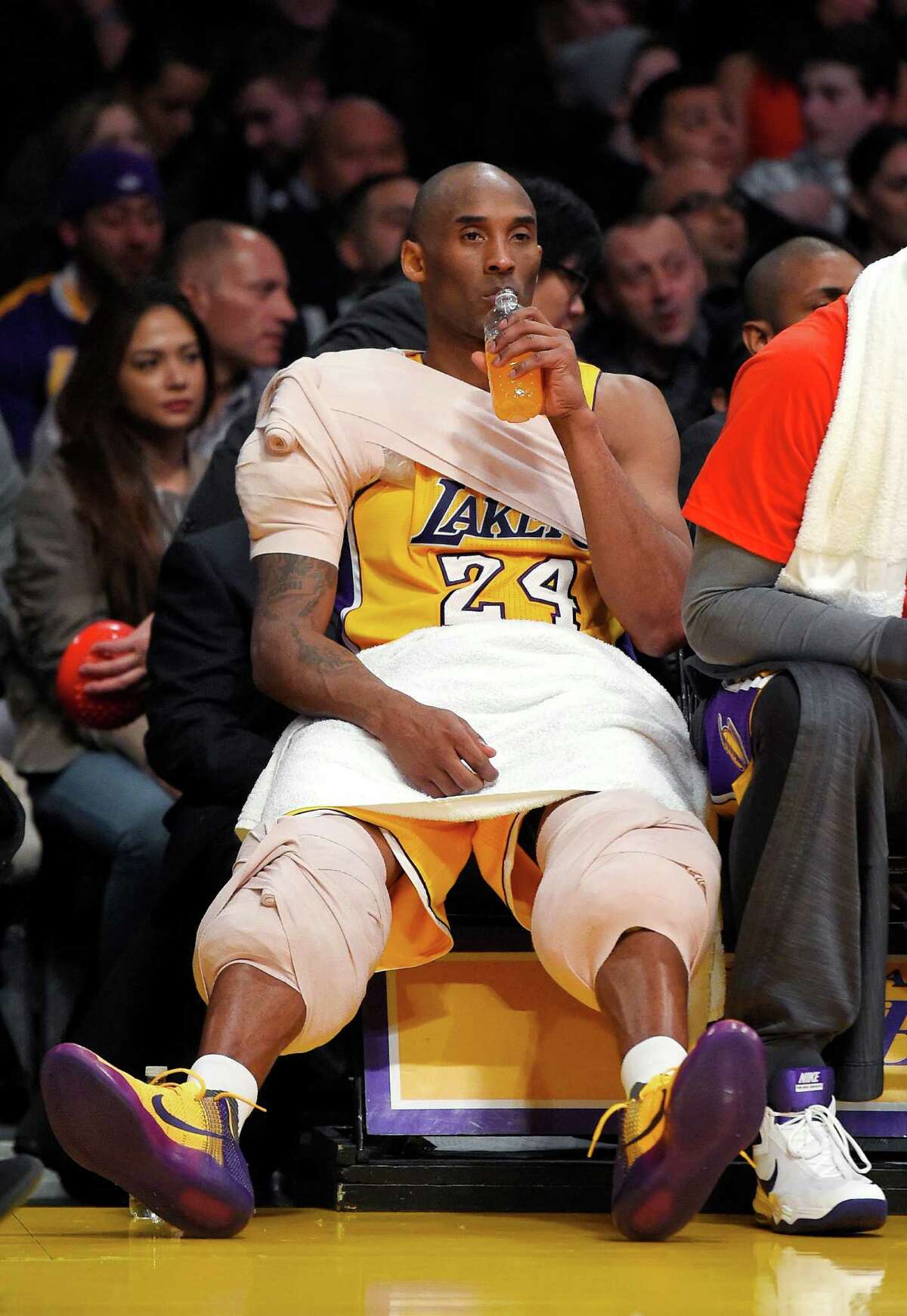 Los Angeles Lakers forward Kobe Bryant sits on the bench during the second half of the Lakers' NBA basketball game against the San Antonio Spurs, Friday, Jan. 22, 2016, in Los Angeles. The Spurs won 108-95. (AP Photo/Mark J. Terrill)