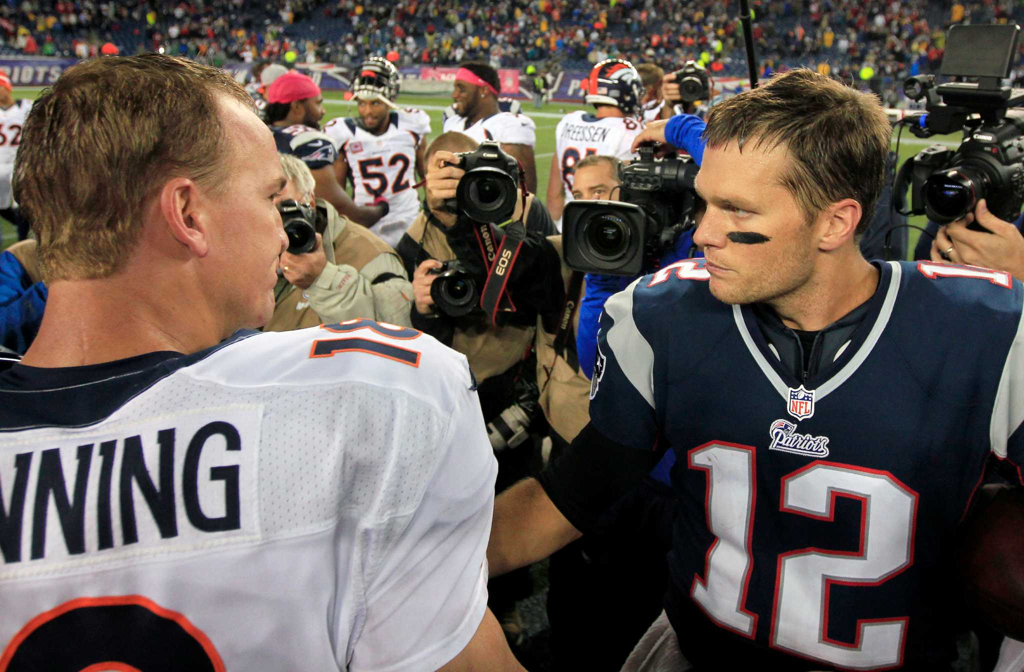 Patriots crush Broncos, Manning in 43-21 win