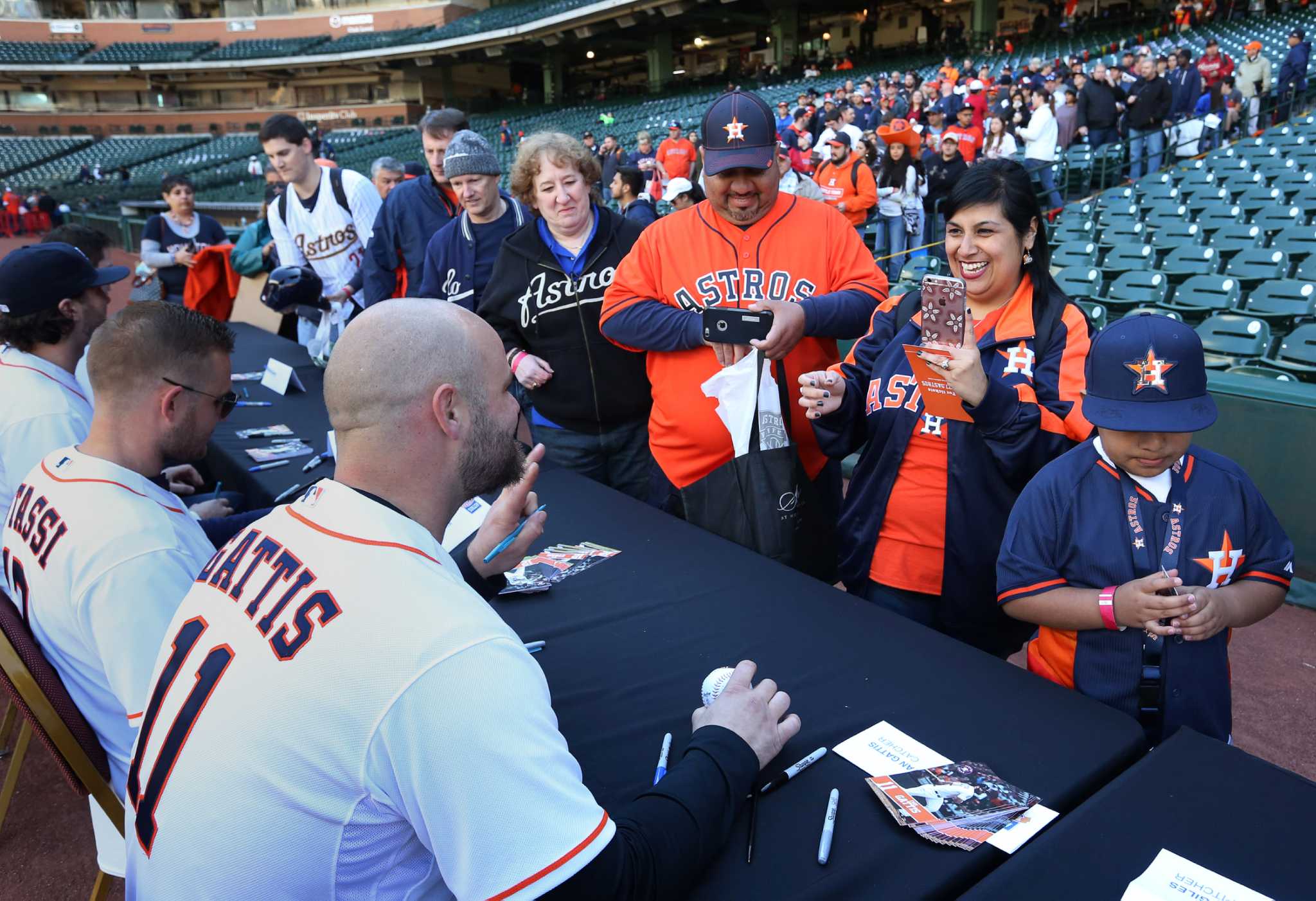 Recent hernia surgery to limit Astros' Evan Gattis this spring