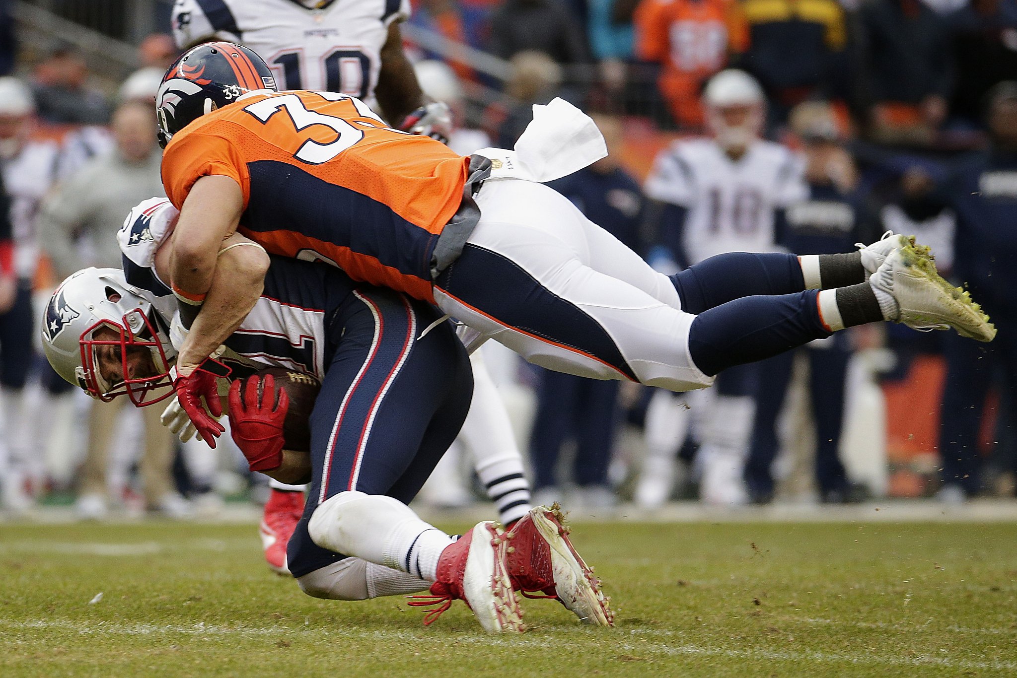 Manning tops Brady as Broncos beat Patriots to make Super Bowl 50