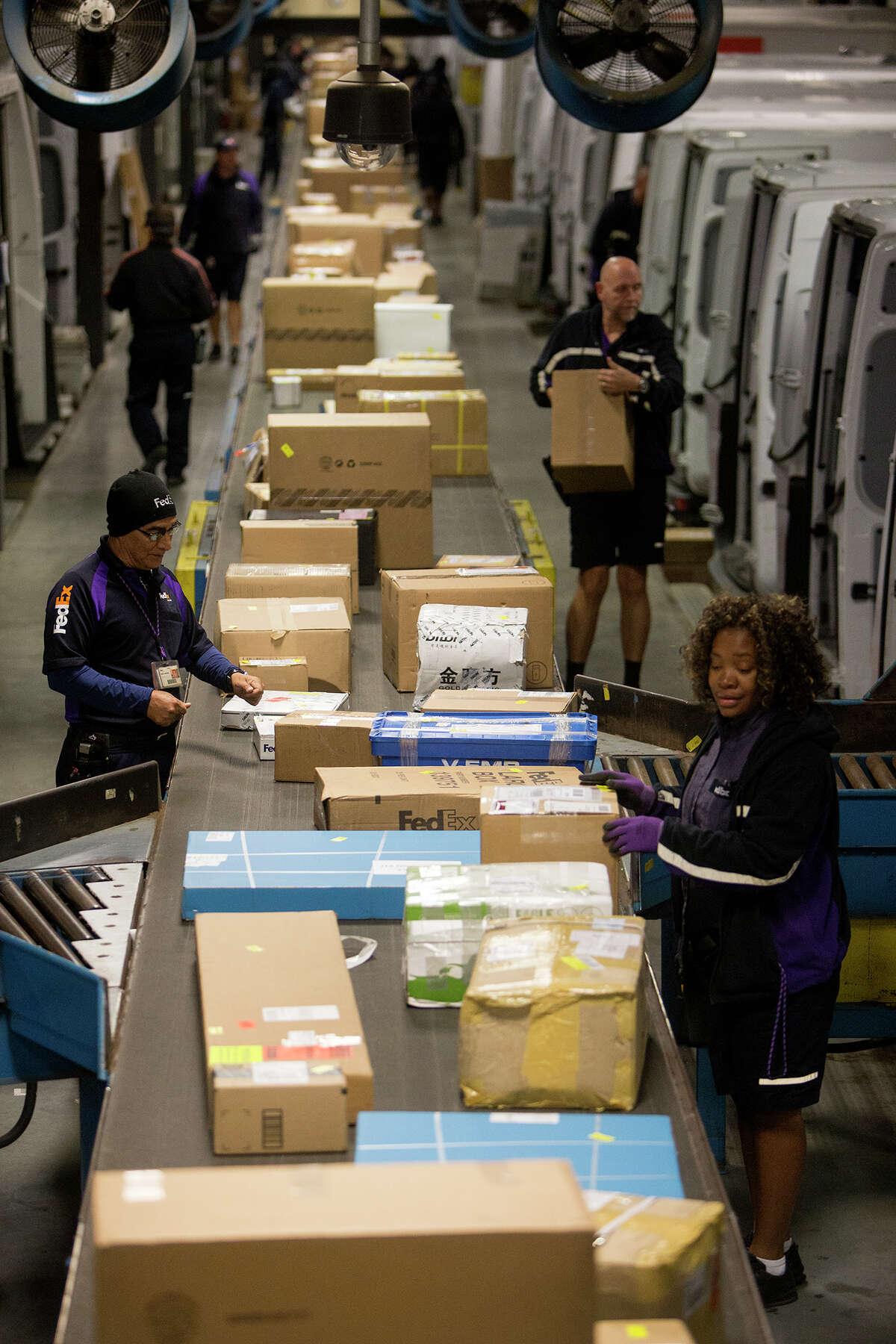 FedEx to add massive distribution hub in Cypress