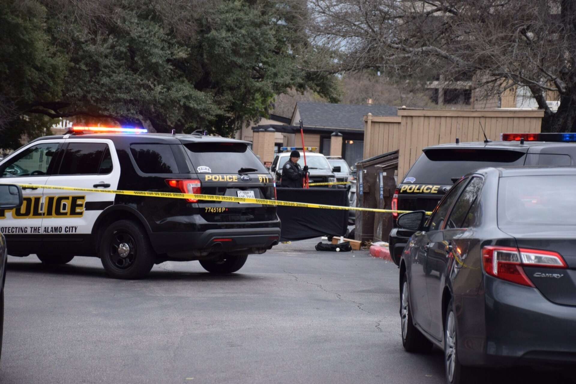 Man shot to death in NW Side apartment complex parking lot was 19 ...