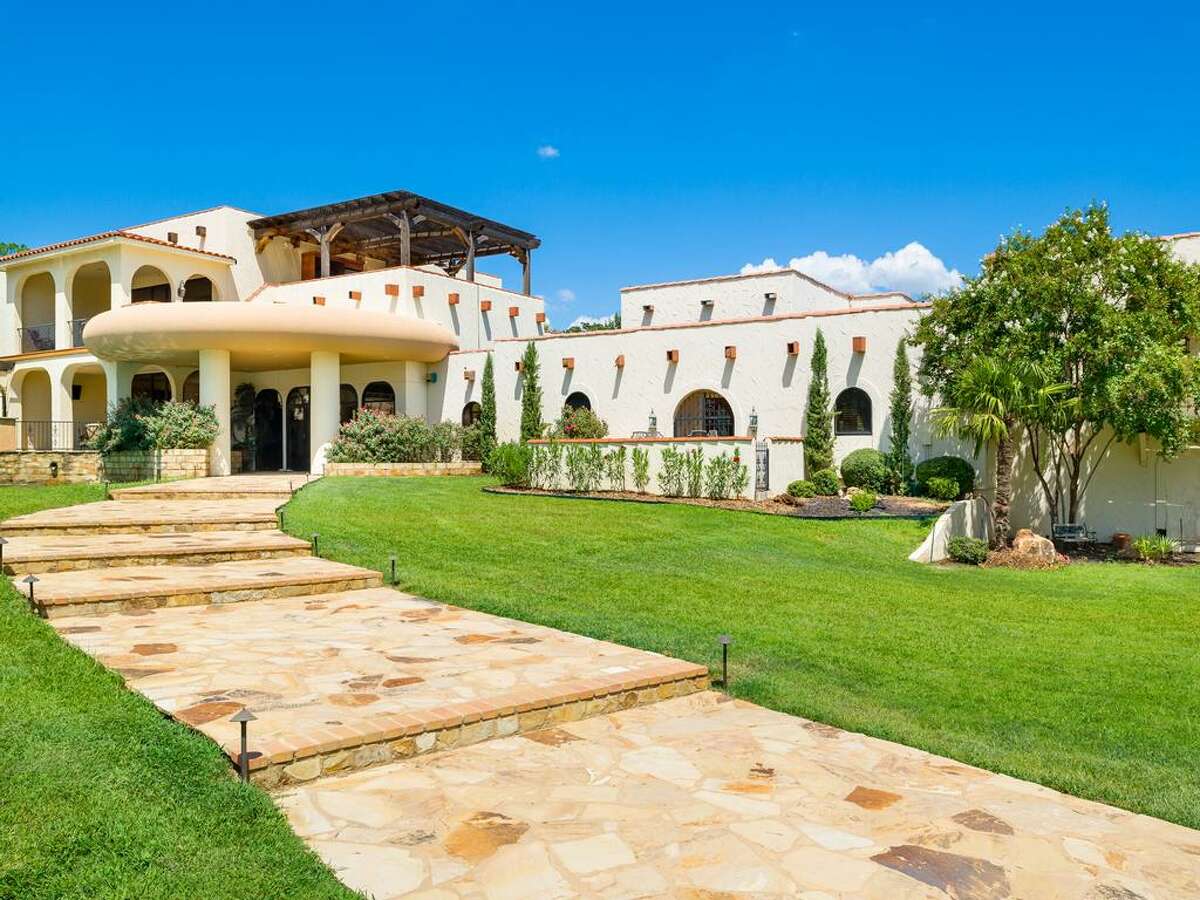 Mansions for sale in small Texas towns