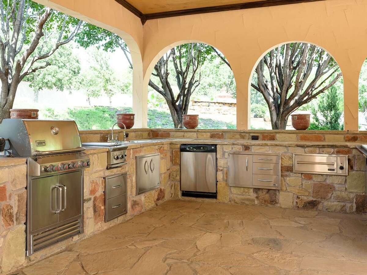 Mansions for sale in small Texas towns