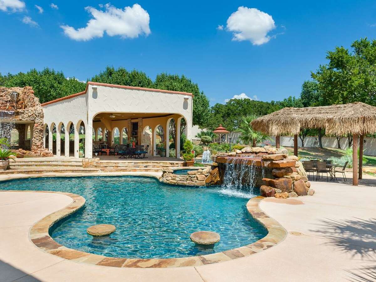 Mansions for sale in small Texas towns