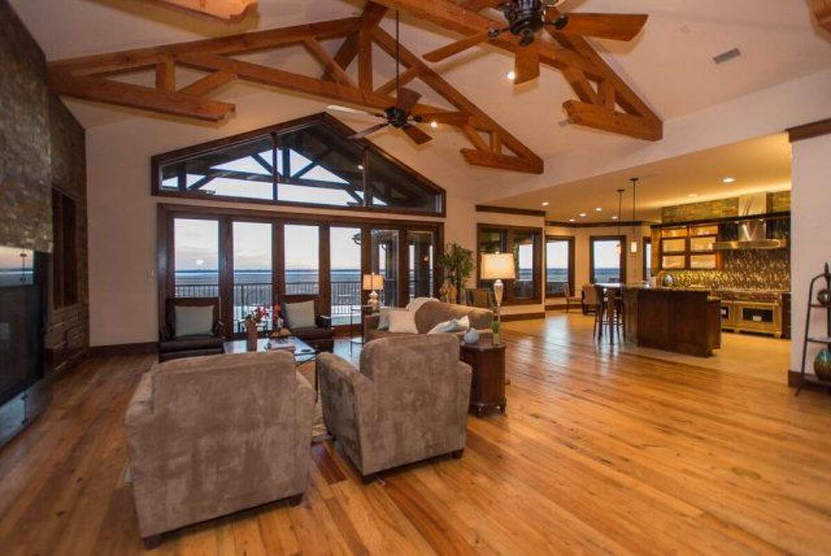 Mansions for sale in small Texas towns