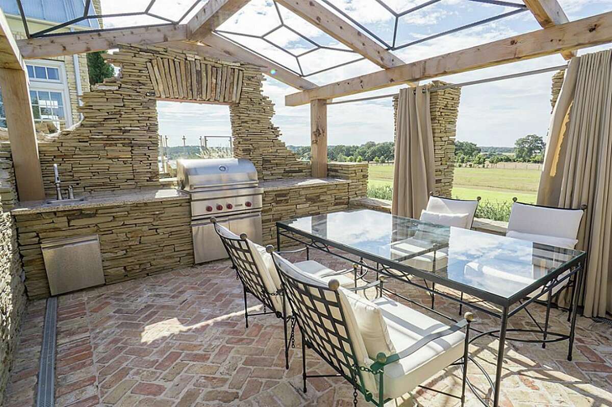 Round Top mansion offers elegance, country comfort