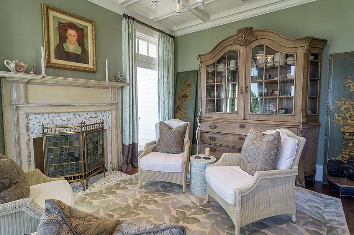 Round Top mansion offers elegance, country comfort