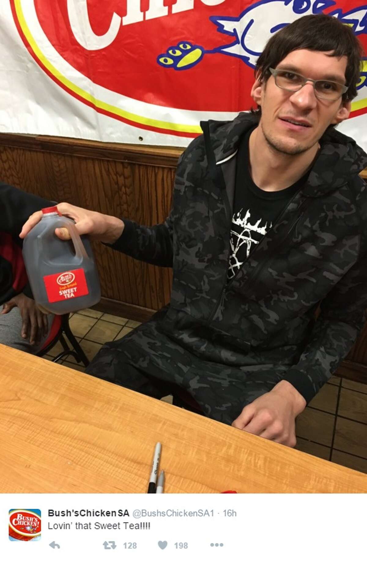 Boban Marjanovic makes fans, gallons of tea look tiny at Bush's Chicken
