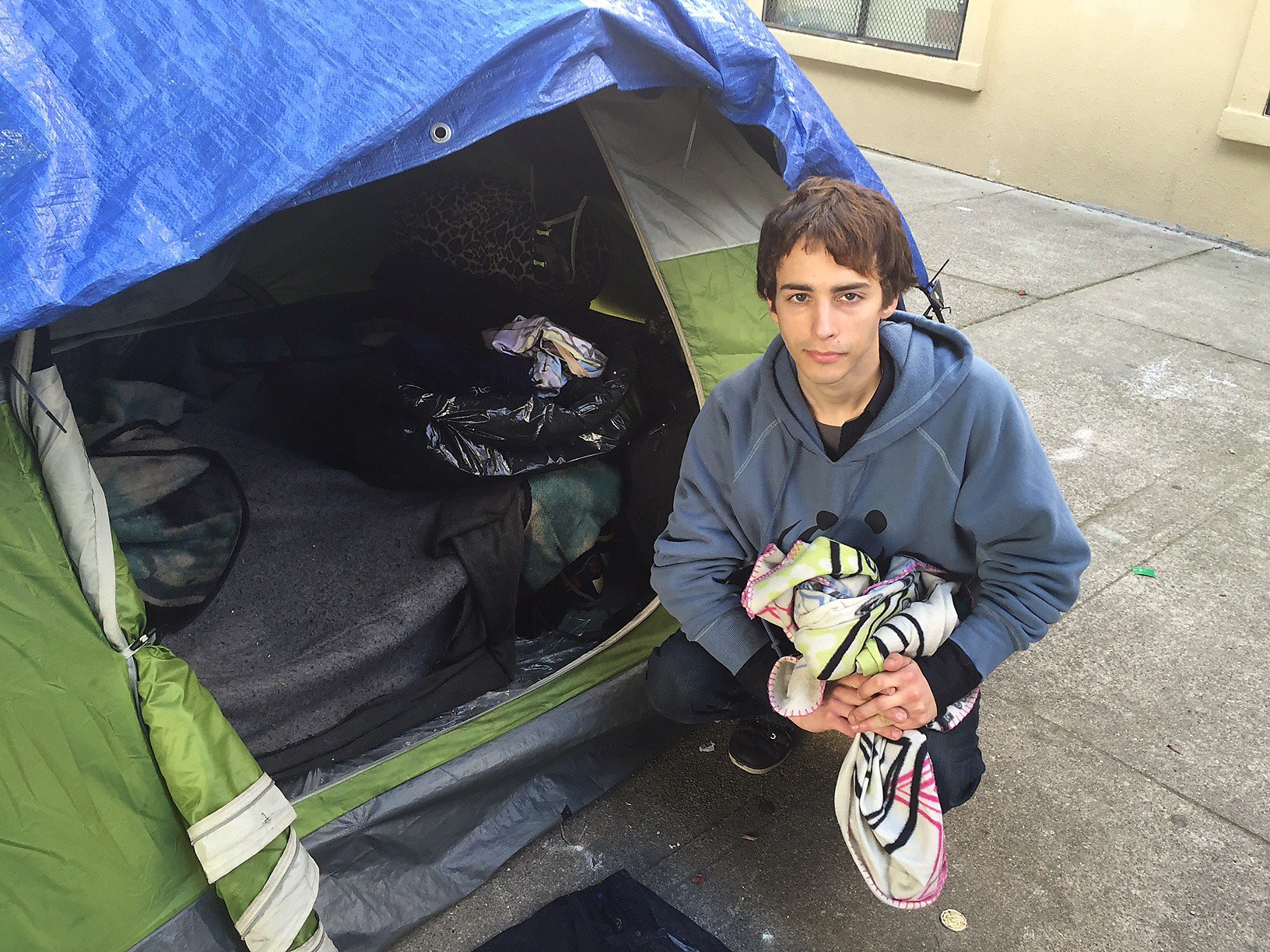 Sidewalk tent dwellers aren’t flocking to cityoffered options