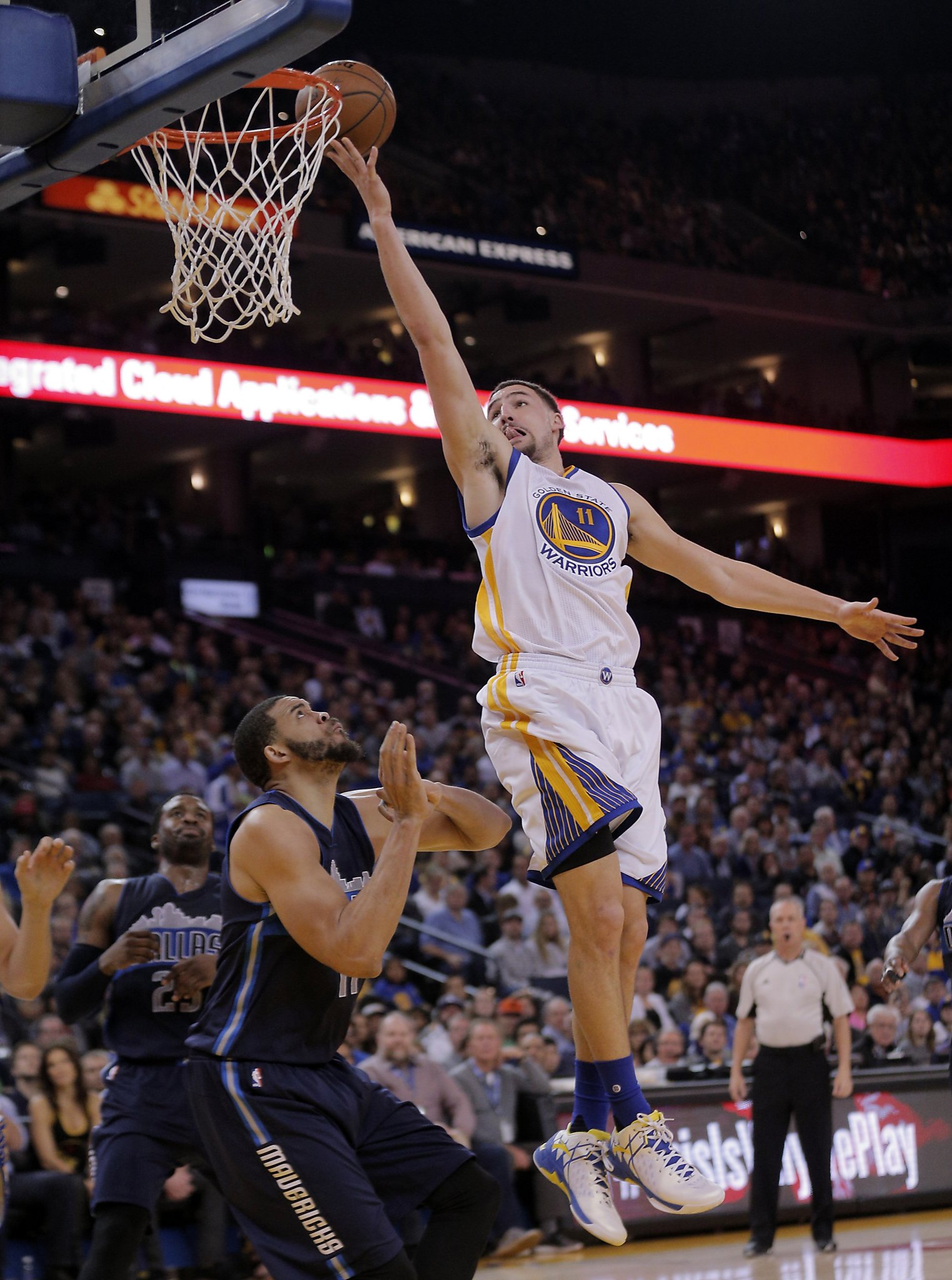 Klay Thompson scores 45 in Warriors’ 40th straight home win