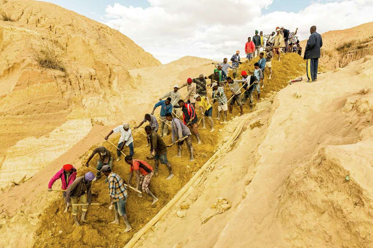 Toby Smith's "Illegal Sapphire Mining, Ilakaka, Madagascar - July 22, 2013" will be shown during FotoFest.