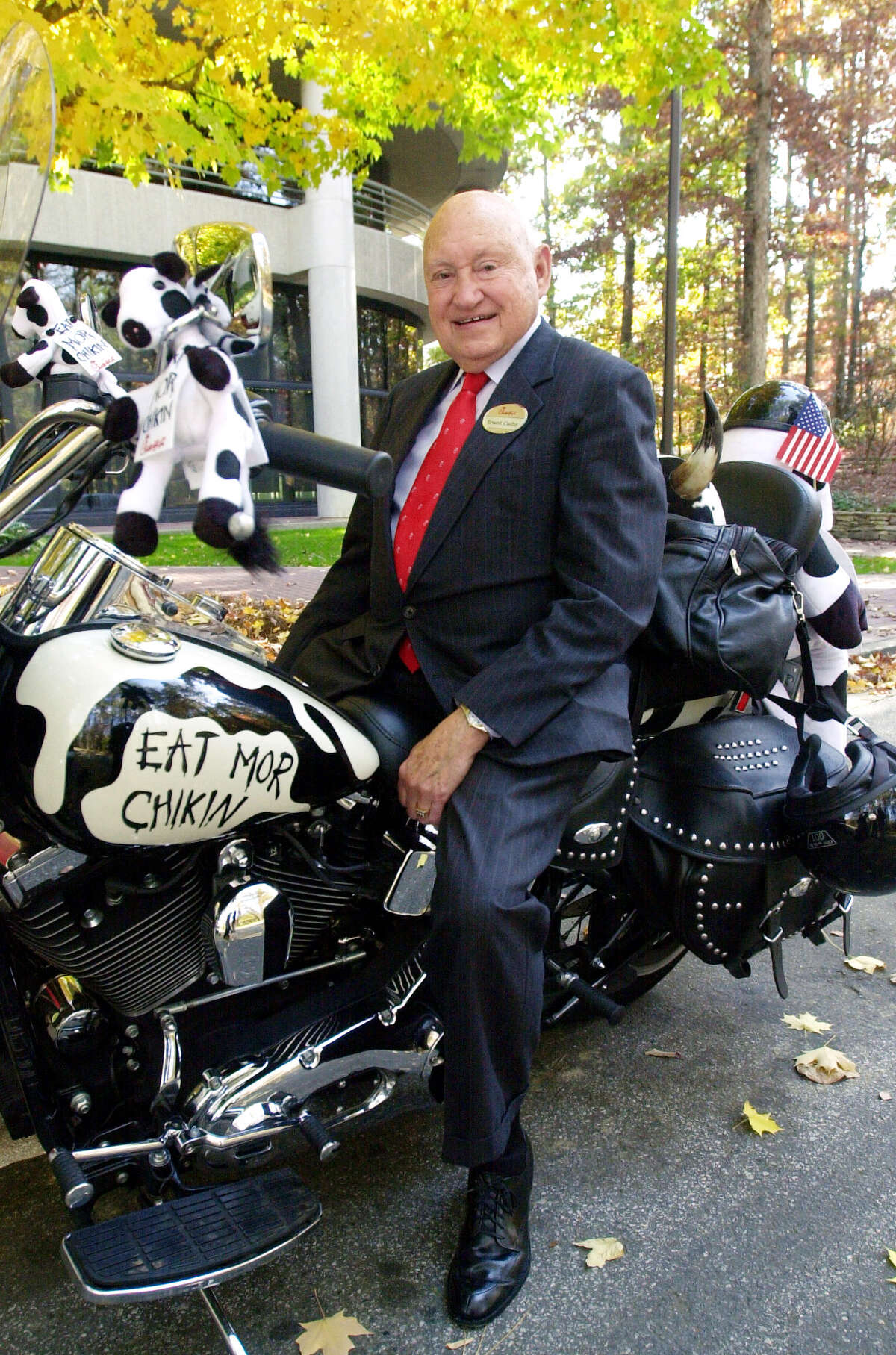 2. Chick-fil-A founder Truett Cathy (1921-2014) is credited with inventing the boneless chicken sandwich in the early 1960s. 